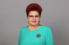 Председатель РК Белхимпрофсоюза Светлана Клочок поздравляет с 8 Марта