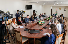 БЕЗ РЕЗКИХ ДВИЖЕНИЙ