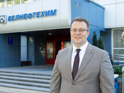 С Днем химика работников и ветеранов отрасли поздравляет Илья Икан