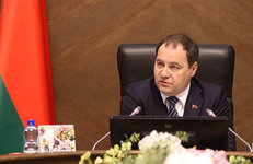 Премьер  поручил проработать возможность отвязки расчетов за энергоносители от доллара