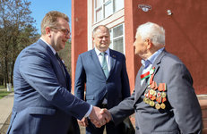 Илья Икан встретился на «Белшине» с 99-летним участником Великой Отечественной войны Иваном Зиминым 