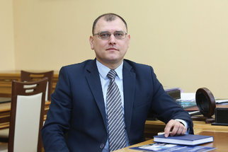 Заместитель Премьер-министра Республики Беларусь поздравляет работников и ветеранов нефтяной, газовой и топливной промышленности