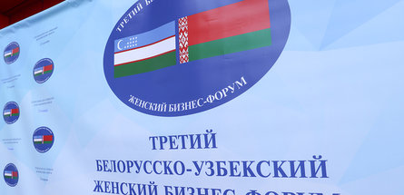 Наталья Кочанова и Танзила Нарбаева посетили объединенный стенд предприятий концерна «Белнефтехим»