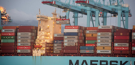 Контейнеровоз, работающий на метаноле: первый пошел