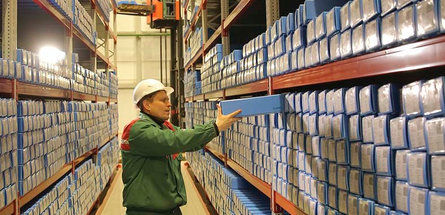 НАУКА ДОБЫВАТЬ ЗОЛОТО ... ЧЕРНОЕ: БелНИПИнефть 50 лет!