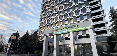 Газ, который сопровождает нефть и заправляет автотранспорт