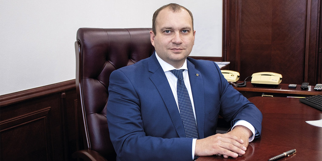 С Новым годом работников и ветеранов нефтехимической отрасли поздравляет председатель концерна «Белнефтехим» Андрей Рыбаков  