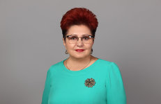 Председатель РК Белхимпрофсоюза Светлана Клочок поздравляет с 8 Марта