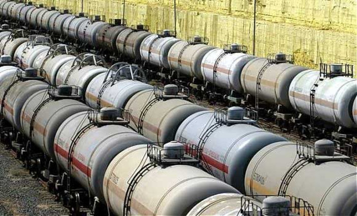 В Казахстане продлен запрет на вывоз нефтепродуктов автотранспортом