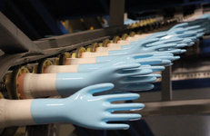 «СветлогорскХимволокно» определено производителем медицинских перчаток для госзакупок