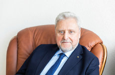 «Есть только миг между прошлым и будущим...»