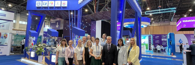 Посол Беларуси в Узбекистане Александр Огородников посетил стенд нефтехимических предприятий на выставке в Ташкенте