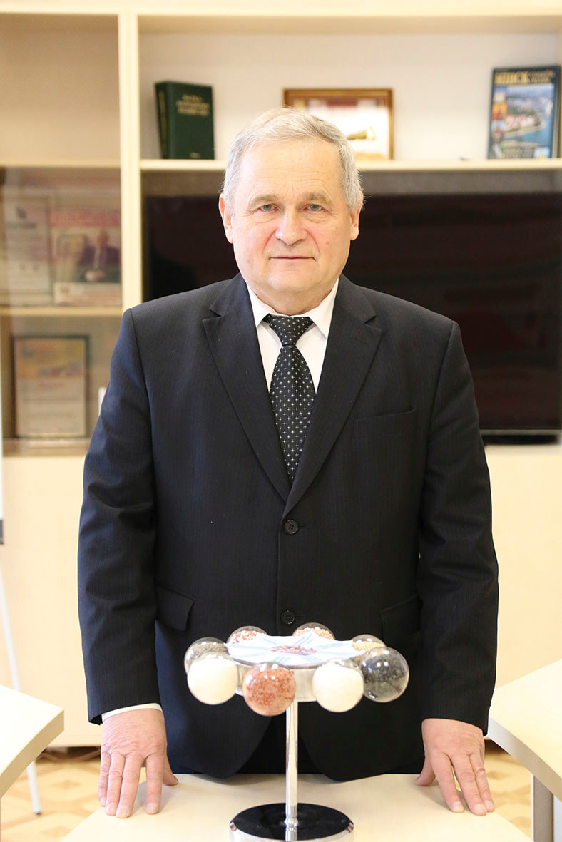 Академик НАН РБ, доктор химических наук, лауреат Государственной премии БССР, заслуженный деятель науки РБ Николай КРУТЬКО