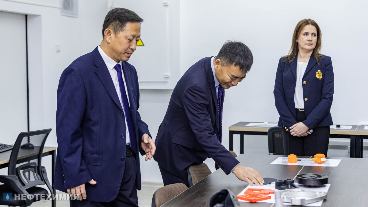 Полоцкий госуниверситет провел форсайт-сессию «Углеводородная энергетика» для коллег из Китая