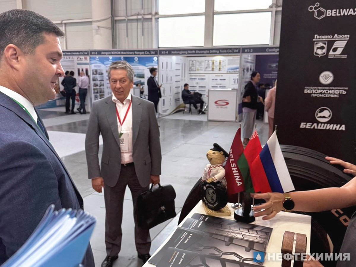 Стенд белорусской нефтехимии на выставке Kazan Oil, Gas & Chemistry посетил Рустам Минниханов 