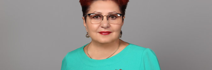 Председатель РК Белхимпрофсоюза Светлана Клочок поздравляет с 8 Марта