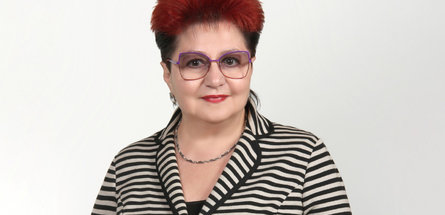 С Днем химика работников и ветеранов отрасли поздравляет председатель Белхимпрофсоюза Светлана Клочок