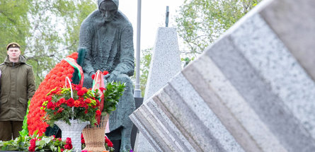 Представители концерна «Белнефтехим» почтили память жертв Великой Отечественной войны 