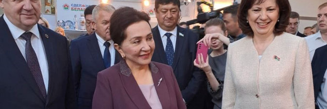 С экспозицией предприятий концерна «Белнефтехим» ознакомились Наталья Кочанова и Танзила Нарбаева 