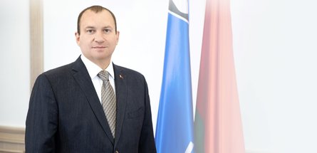 Коллективы организаций белорусского нефтехимического комплекса с Днем Независимости Республики Беларусь поздравляет Андрей Рыбаков