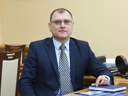 Заместитель Премьер-министра Республики Беларусь Виктор Каранкевич поздравляет работников и ветеранов нефтяной, газовой и топливной промышленности