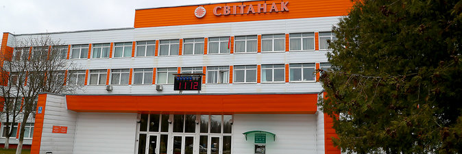 На швейно-трикотажной фабрике «Світанак» изготавливают собственное полотно из полиэфирного волокна ОАО «СветлогорскХимволокно»