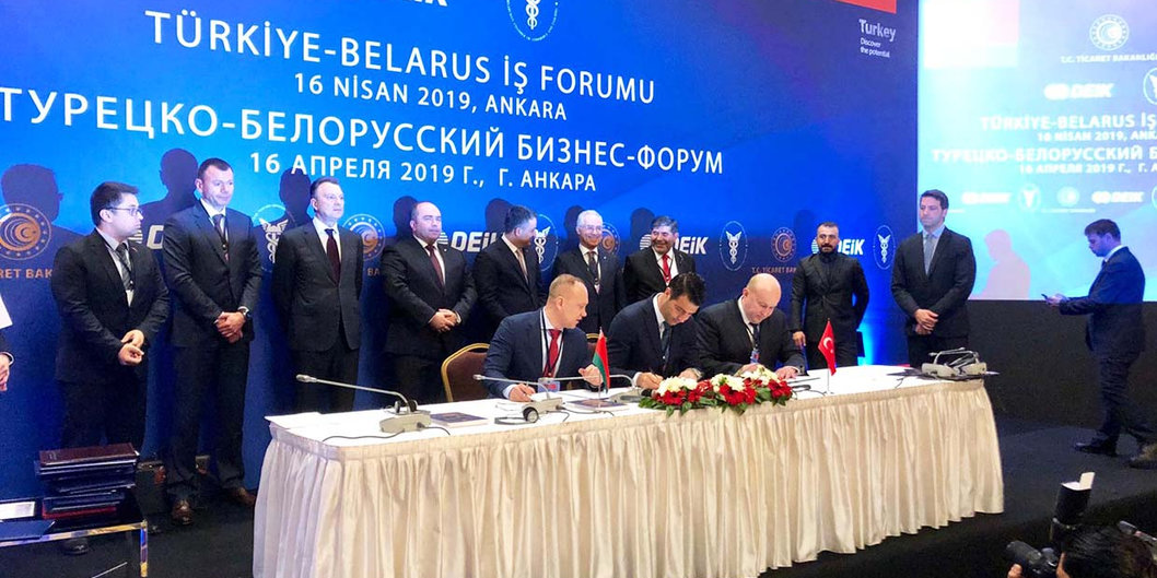 300 млн долларов - сумма заключенных нефтехимических контрактов