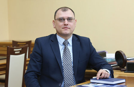Заместитель Премьер-министра Республики Беларусь поздравляет работников и ветеранов нефтяной, газовой и топливной промышленности