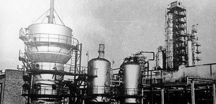 «Нафтану» — 60, или Истоки бензина времени