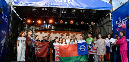 Нафтановцы встречали RUS_SVET во Владивостоке