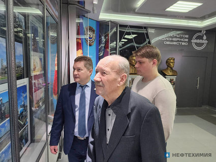 Три поколения нафтановской династии Телегиных