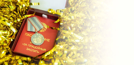 Роман Головченко вручил нефтехимикам медали «За трудовые заслуги»