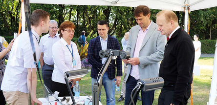 ПРИКОСНУТЬСЯ К НАУКЕ, ИЛИ КАК ИЗМЕНИТЬ ЦВЕТ БРИЛЛИАНТА