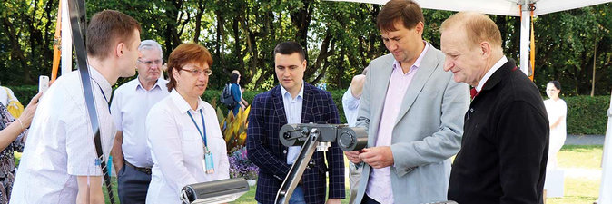 ПРИКОСНУТЬСЯ К НАУКЕ, ИЛИ КАК ИЗМЕНИТЬ ЦВЕТ БРИЛЛИАНТА