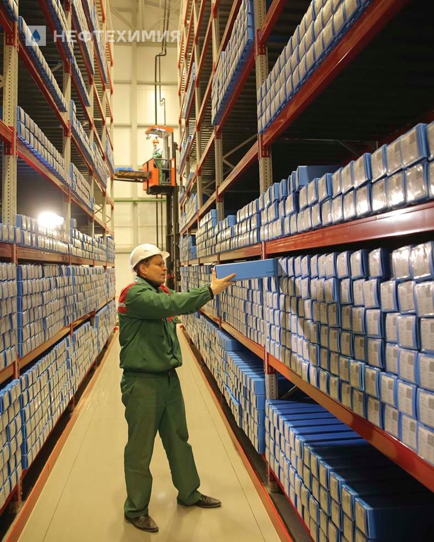 НАУКА ДОБЫВАТЬ ЗОЛОТО ... ЧЕРНОЕ: БелНИПИнефть 50 лет!