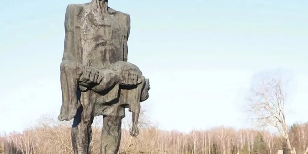 Представители концерна «Белнефтехим» посетили мемориальный комплекс «Хатынь»