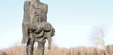 Представители концерна «Белнефтехим» посетили мемориальный комплекс «Хатынь»