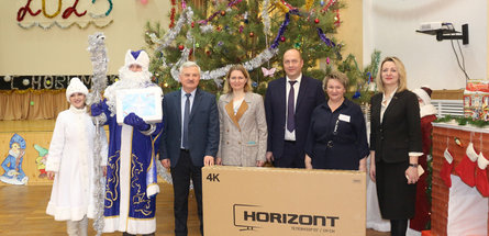 Представители концерна «Белнефтехим» посетили Рестянский дом-интернат