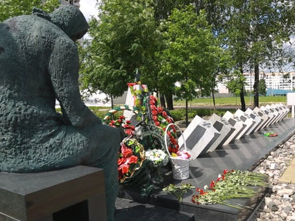 Сотрудники концерна «Белнефтехим» почтили память жертв Великой Отечественной войны