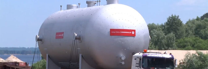 На Мозырский НПЗ водным путем прибыло крупногабаритное оборудование