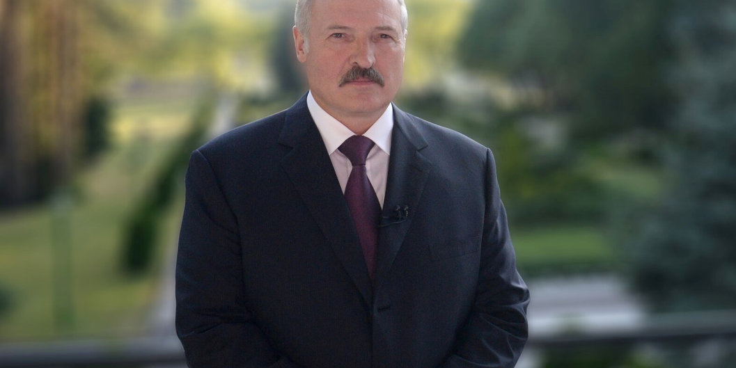 Александр Лукашенко поздравил соотечественниц с Днем матери