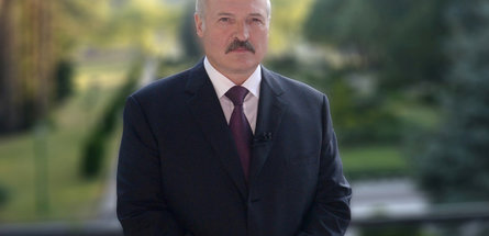 Александр Лукашенко поздравил соотечественниц с Днем матери