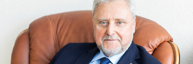 «Есть только миг между прошлым и будущим...»