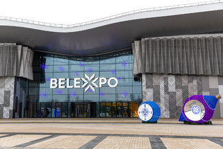 Мини-грядки с отечественными удобрениями, шашки-шайбы, химические опыты, шинная елка, мини-АЗС — фоторепортаж с выставки «Моя Беларусь»