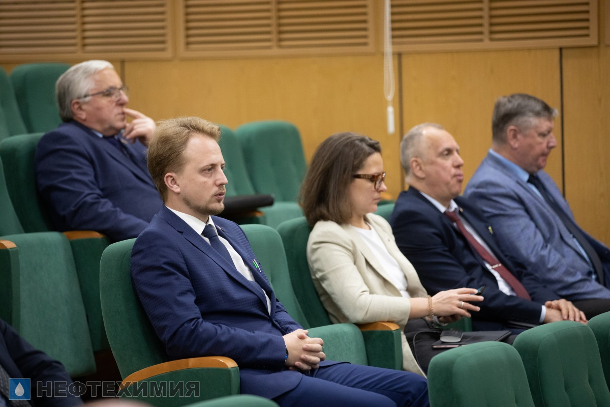 Лучшие идеологи нефтехимических предприятий удостоены отраслевых наград  