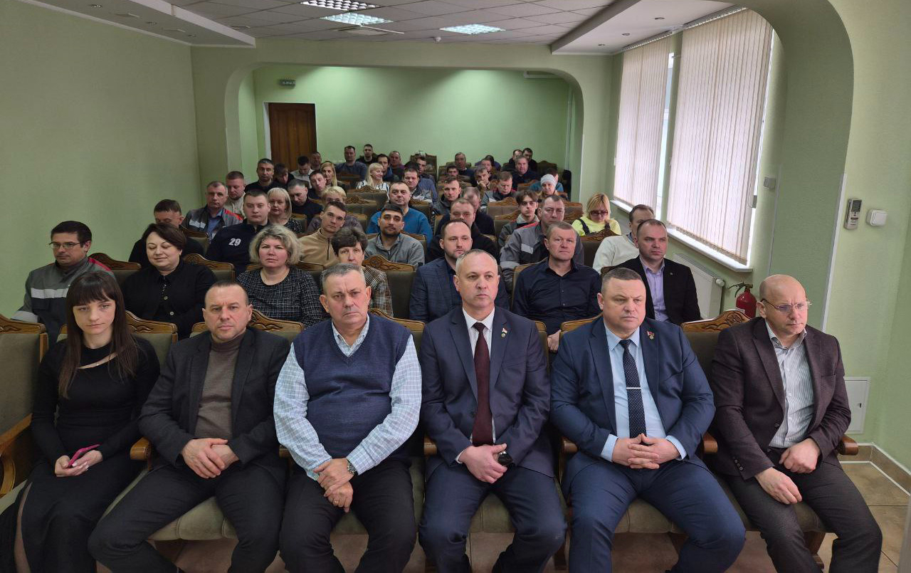 С коллективом «Белоруснефти» встретился Илья Икан