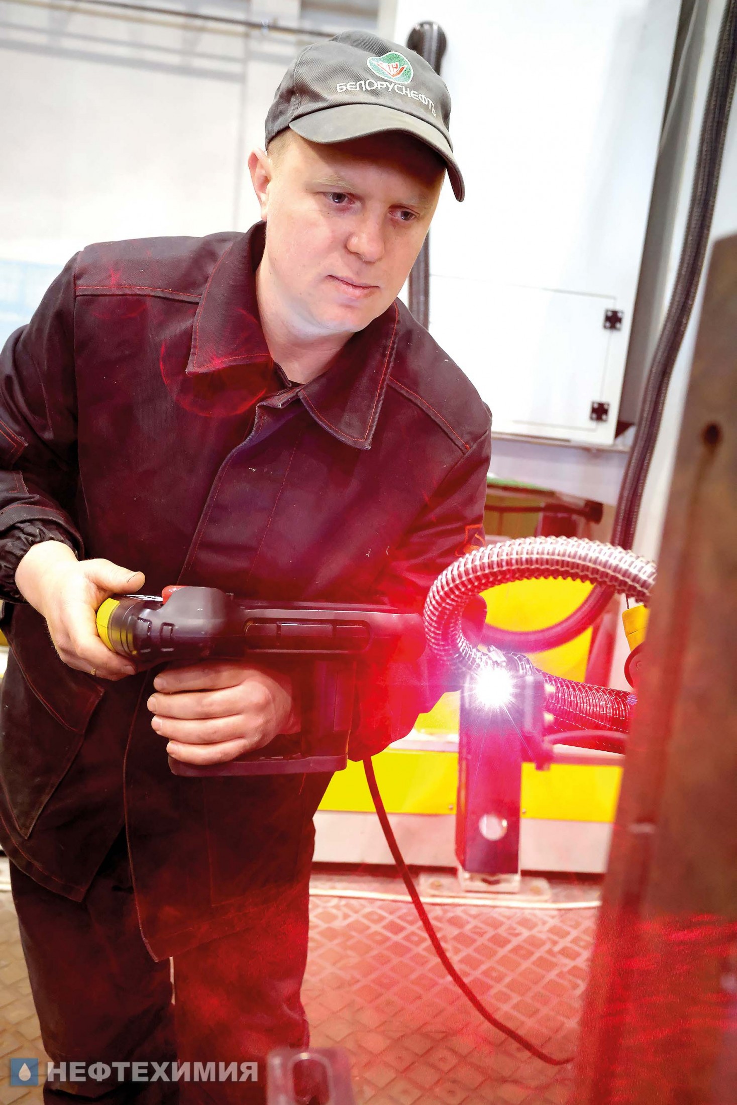 Специалистам ПУ «Нефтебурсервис» помогает робот-сварщик