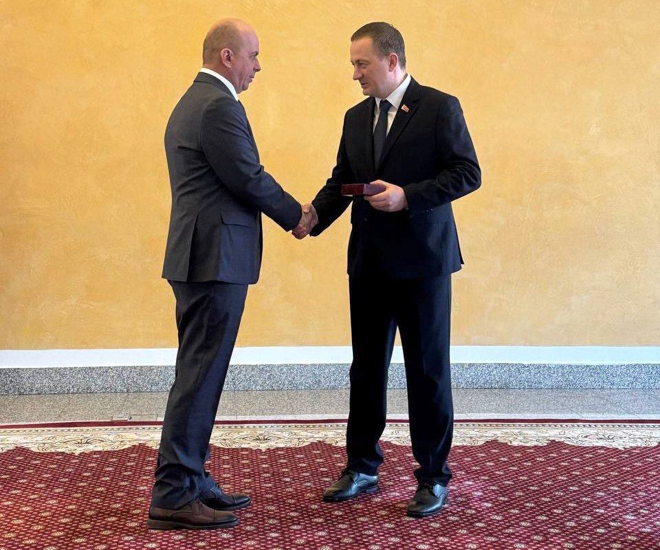 Александр Турчин вручил нефтехимикам медали «За трудовые заслуги»