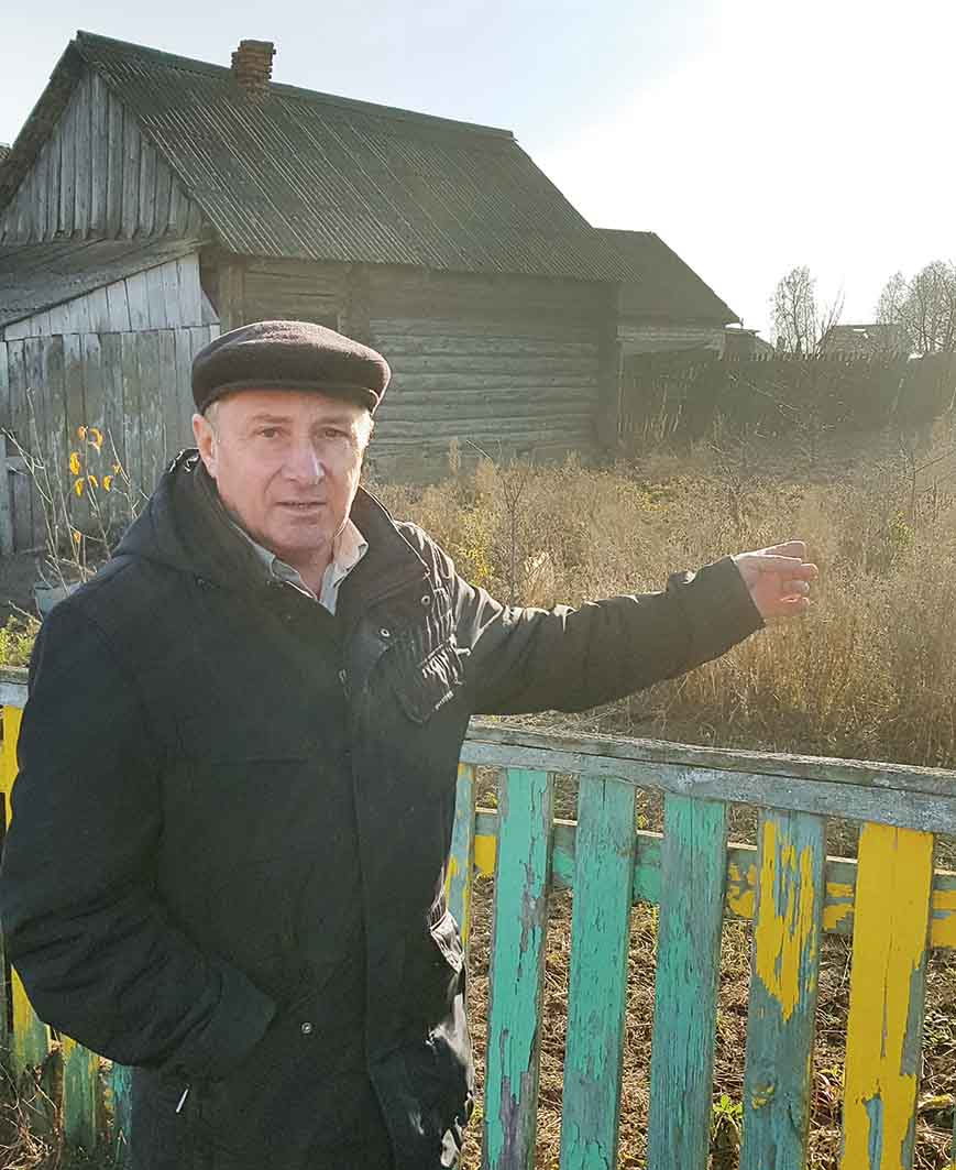 Владимир Мележ в родной деревне